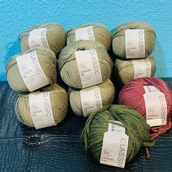 12 Skeins NWT! Rowan RYC Cashsoft DK Classic 57% Merino Wool 10% Cashmere Bundle - Picture 2 of 9